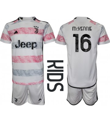Juventus Weston McKennie #16 Replika Babytøj Udebanesæt Børn 2023-24 Kortærmet (+ Korte bukser)